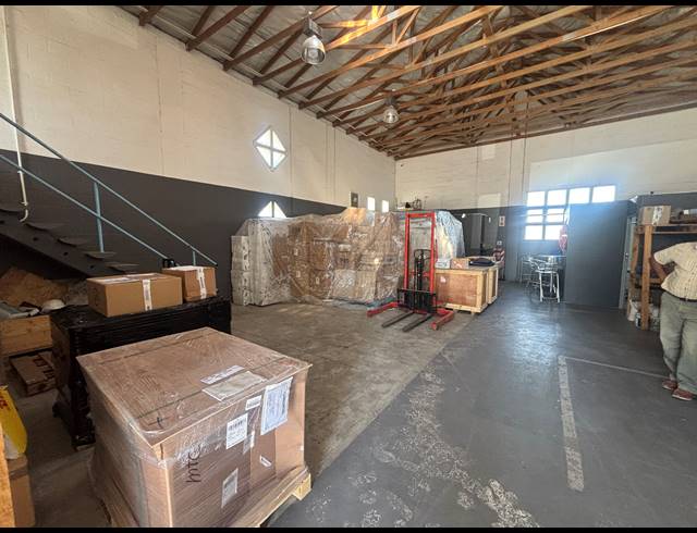 202M² WAREHOUSE TO LET IN AIRPORT INDUSTRIA